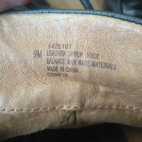 CLEARANCE! Sofft Genuine leather black high heeled boots - Picture 7 of 8